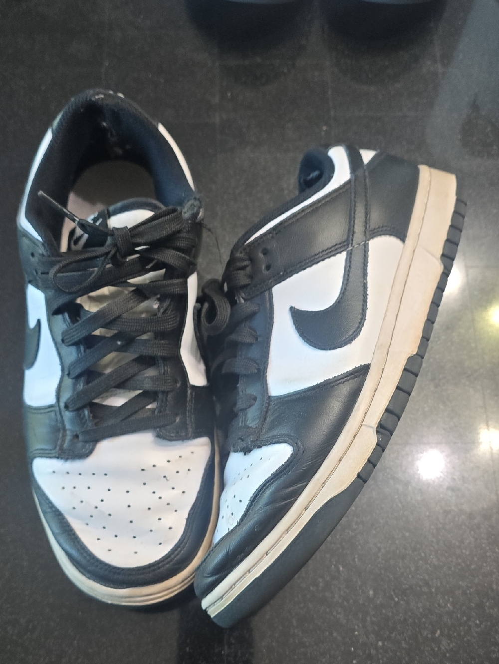 Nike Women's Two-Tone Black and White Low-Top Sneakers